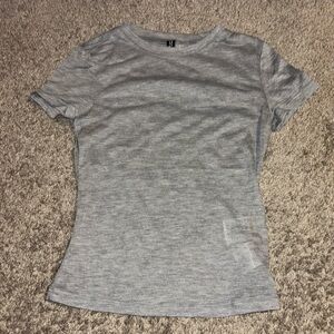 🩶 H&M 🩶 GREY COTTON FITTED TSHIRT (XS)